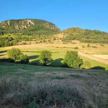 Havre De Paix Entre Montagne Et Foret Mazuby